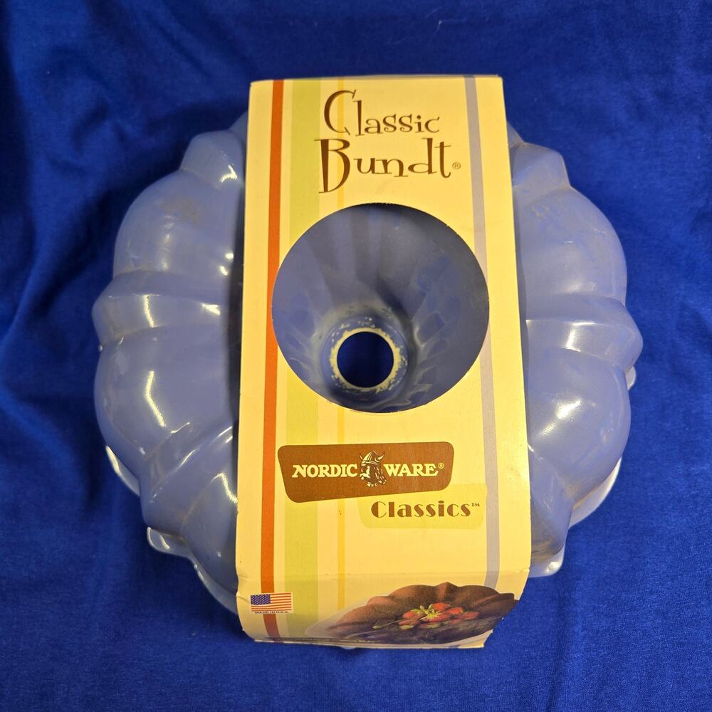 Nordic Ware Classic Bundt Pan, Periwinkle Blue, original Chrysanthemum design